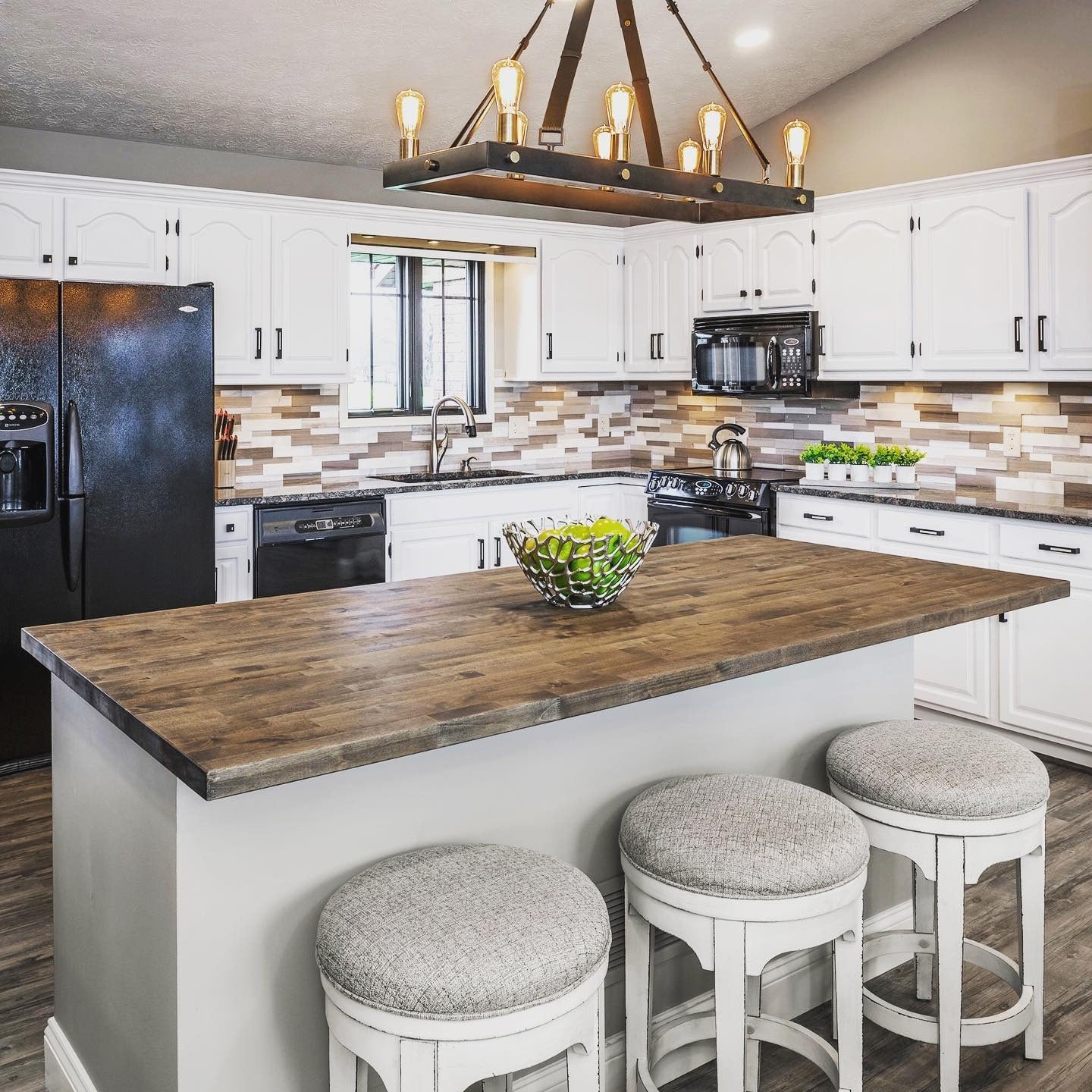 1. Rustic Iron Wagon-Wheel Chandelier with Crisp White + Walnut Tones (Farmhouse Kitchen Lighting Ideas)