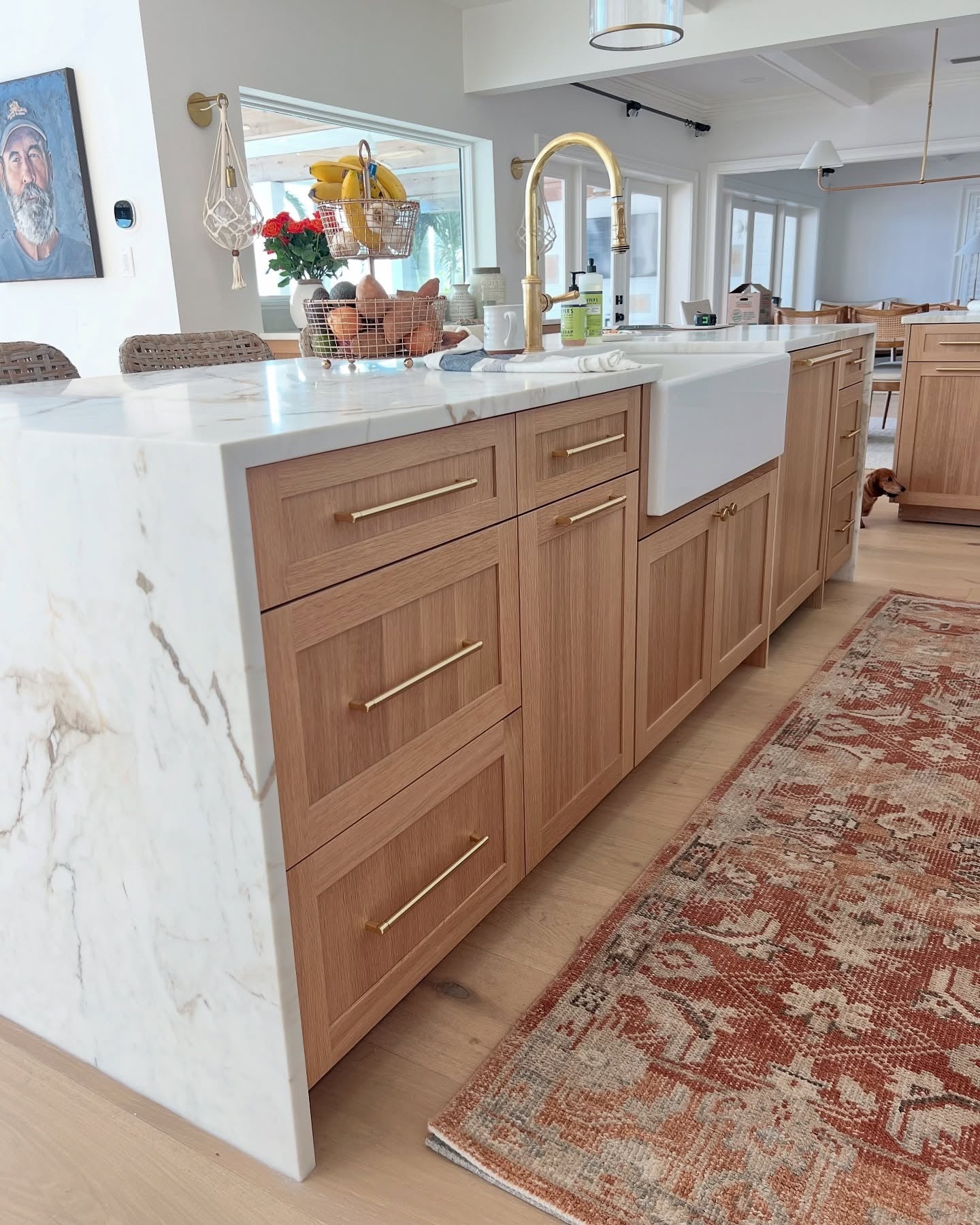 1. Marble-Capped Island with Golden Accents (Oak Cabinets Kitchen Ideas)