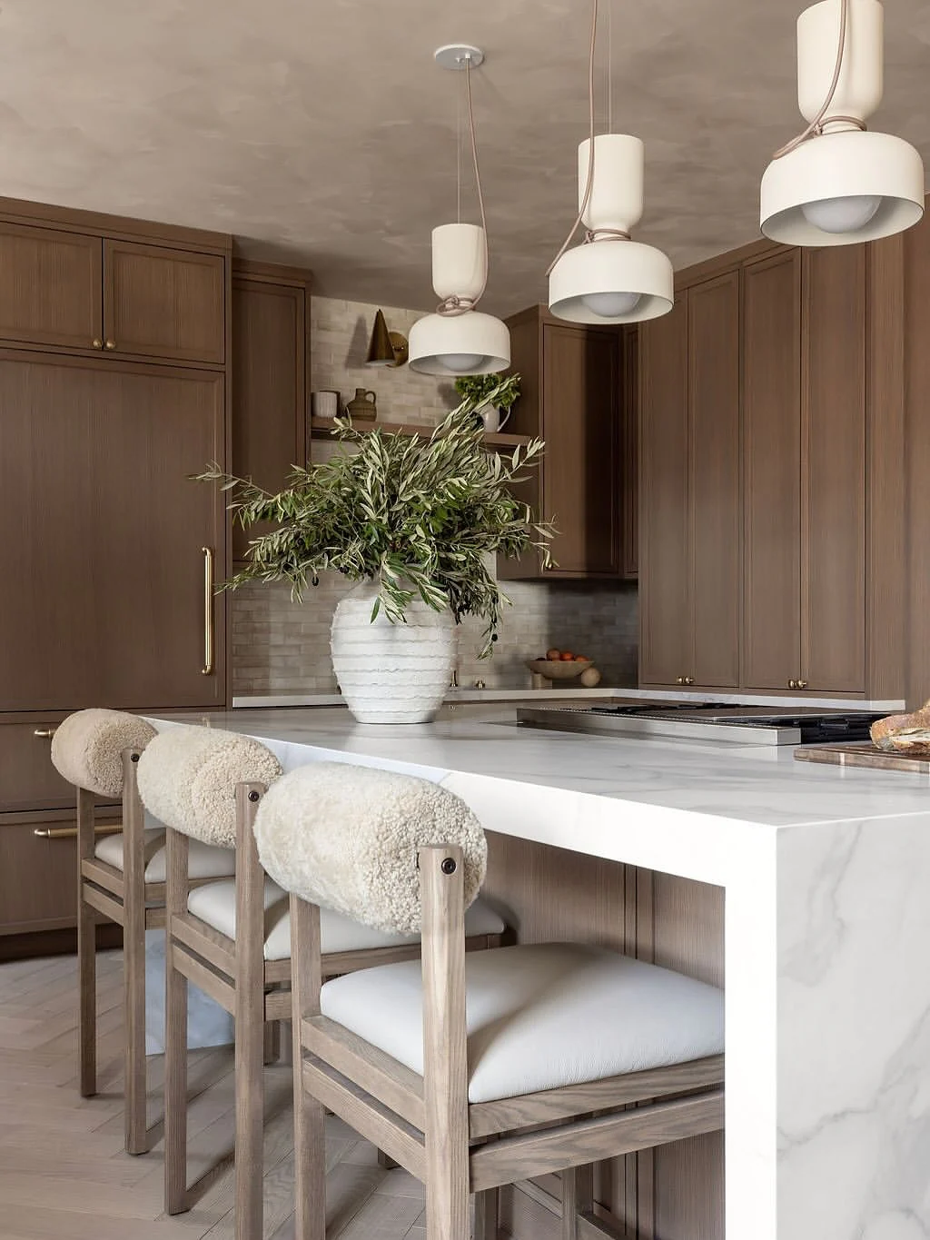 1. Modern Warmth with Marble Accents (Wooden Kitchen Ideas)